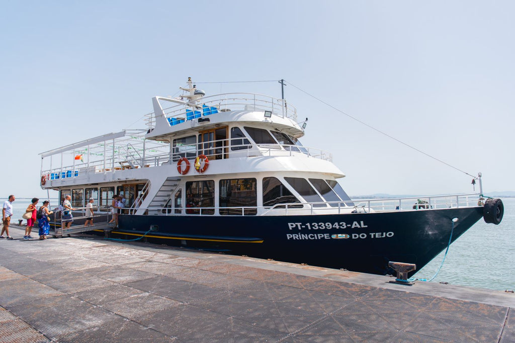 TOGETHER BOAT LOUNGE VIP